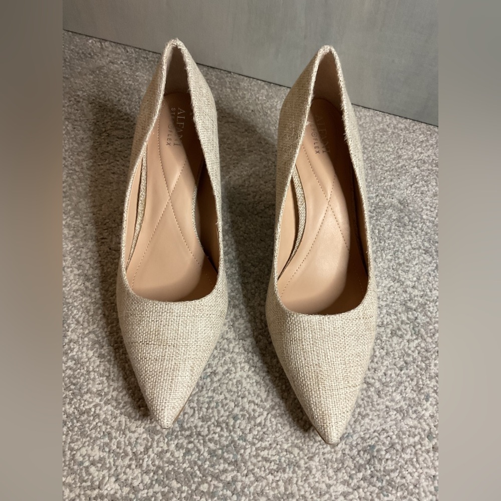 Alfani Step & Flex Jensonn Block Heel Pumps in Textured Linen - Size 10 - Picture 3 of 16